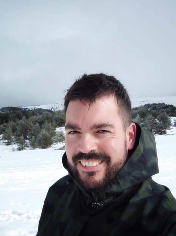 Narot selfie in a snowy landscape.