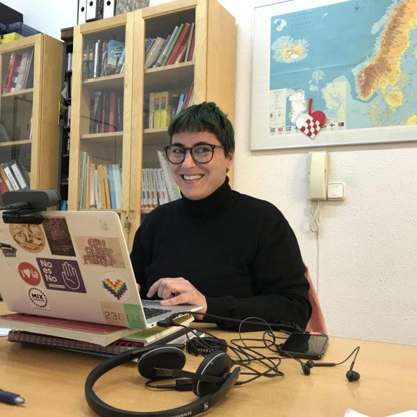 Lea Bander, responsable de danés, trabajado en su aula.